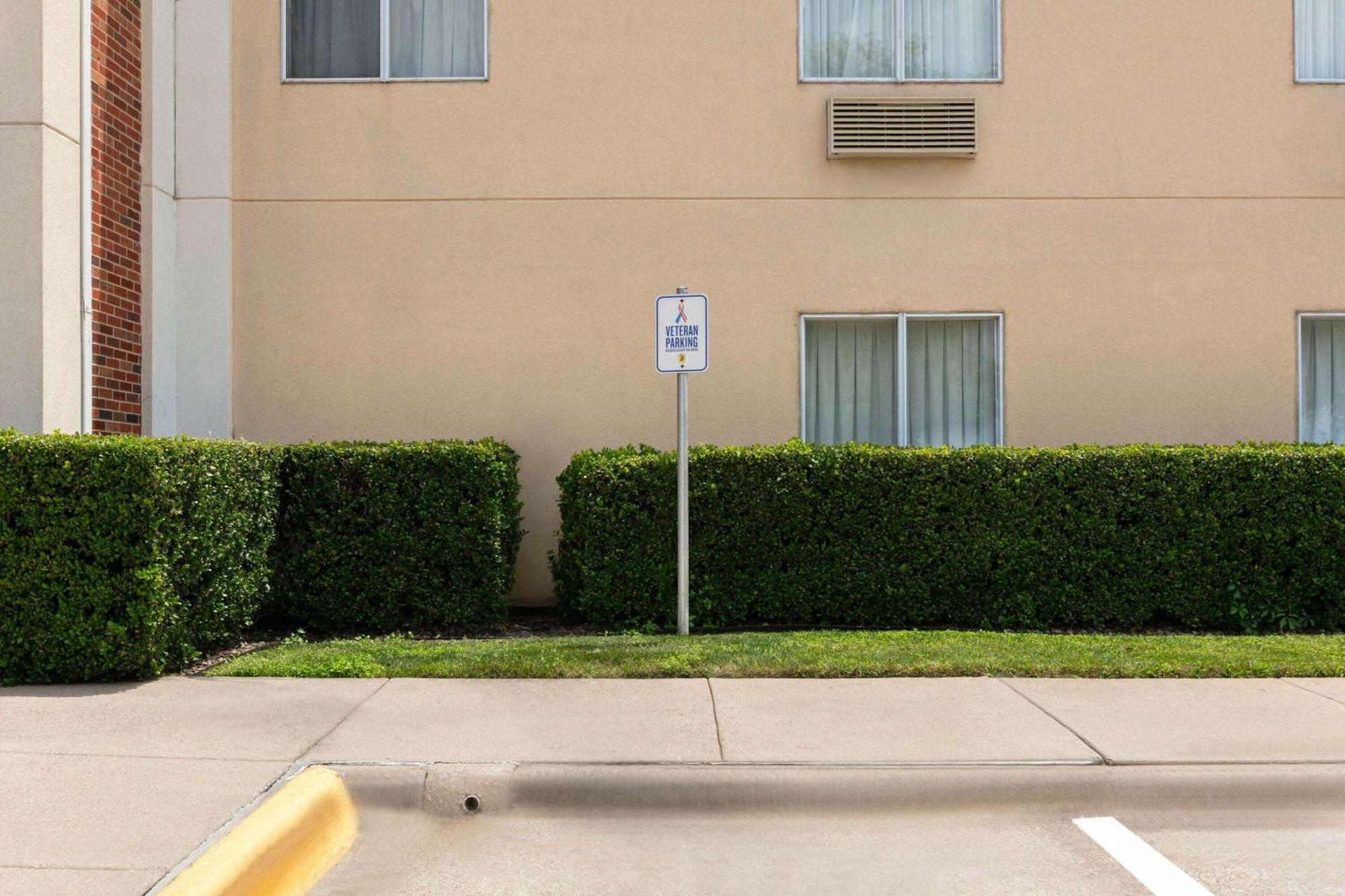 Super 8 By Wyndham Grapevine/Dfw Airport Northwest Hotel Buitenkant foto